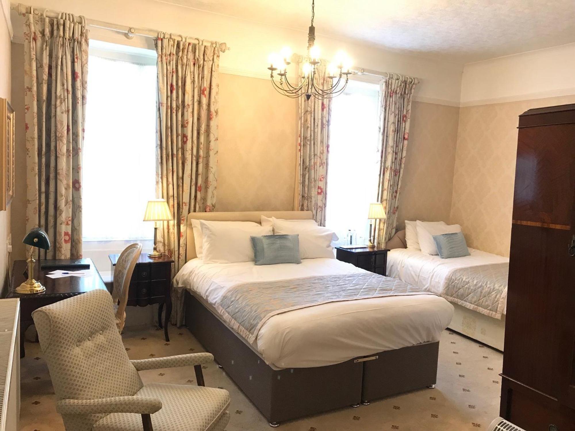 Chapel House Hotel Атърстоун Екстериор снимка