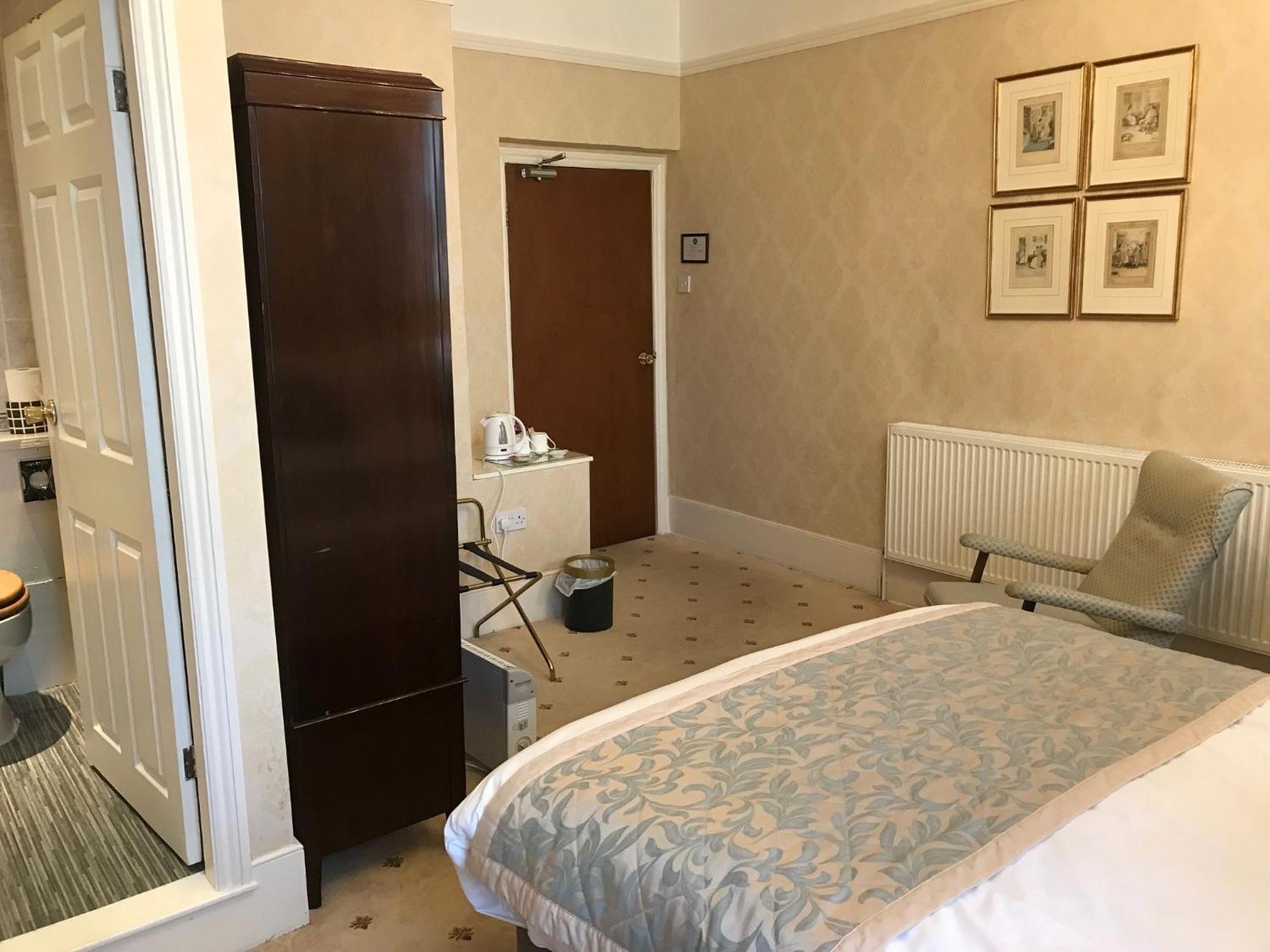 Chapel House Hotel Атърстоун Екстериор снимка