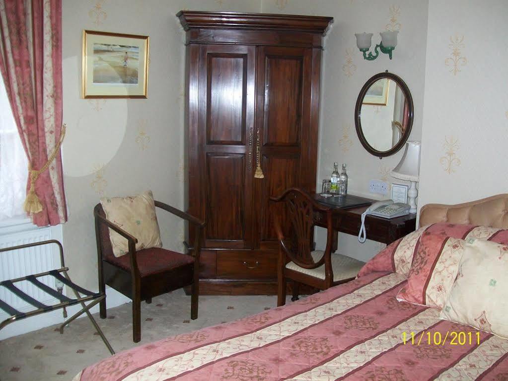 Chapel House Hotel Атърстоун Екстериор снимка